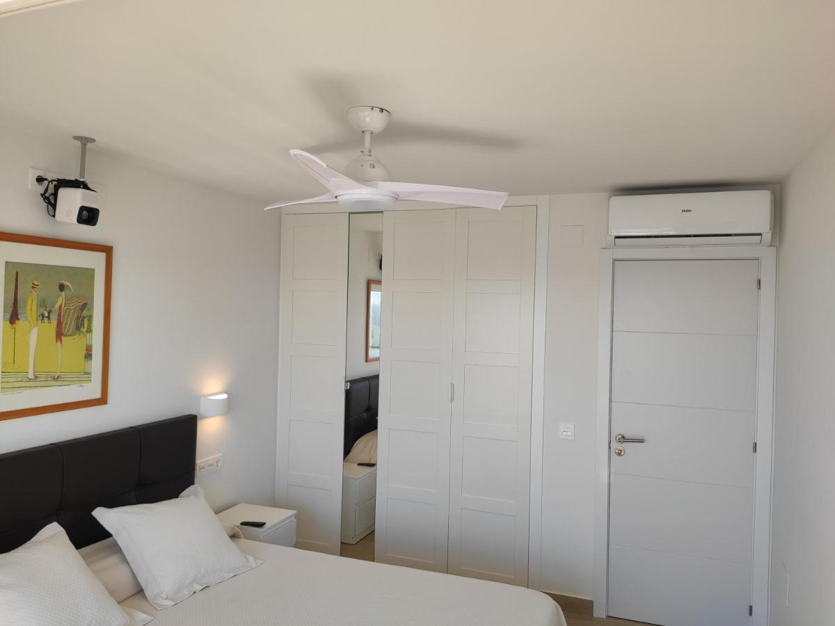 Beachfront -- New Luxury -- 1ª Linea Playa -- Center -- Private Parking -- Panoramic Sea Views -- Appartement