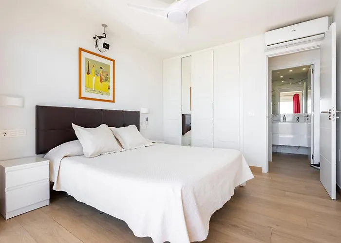 Beachfront -- New Luxury Apartment -- 1ª Linea Playa -- Fuengirola City Center -- Private Parking -- Panoramic Sea Views --