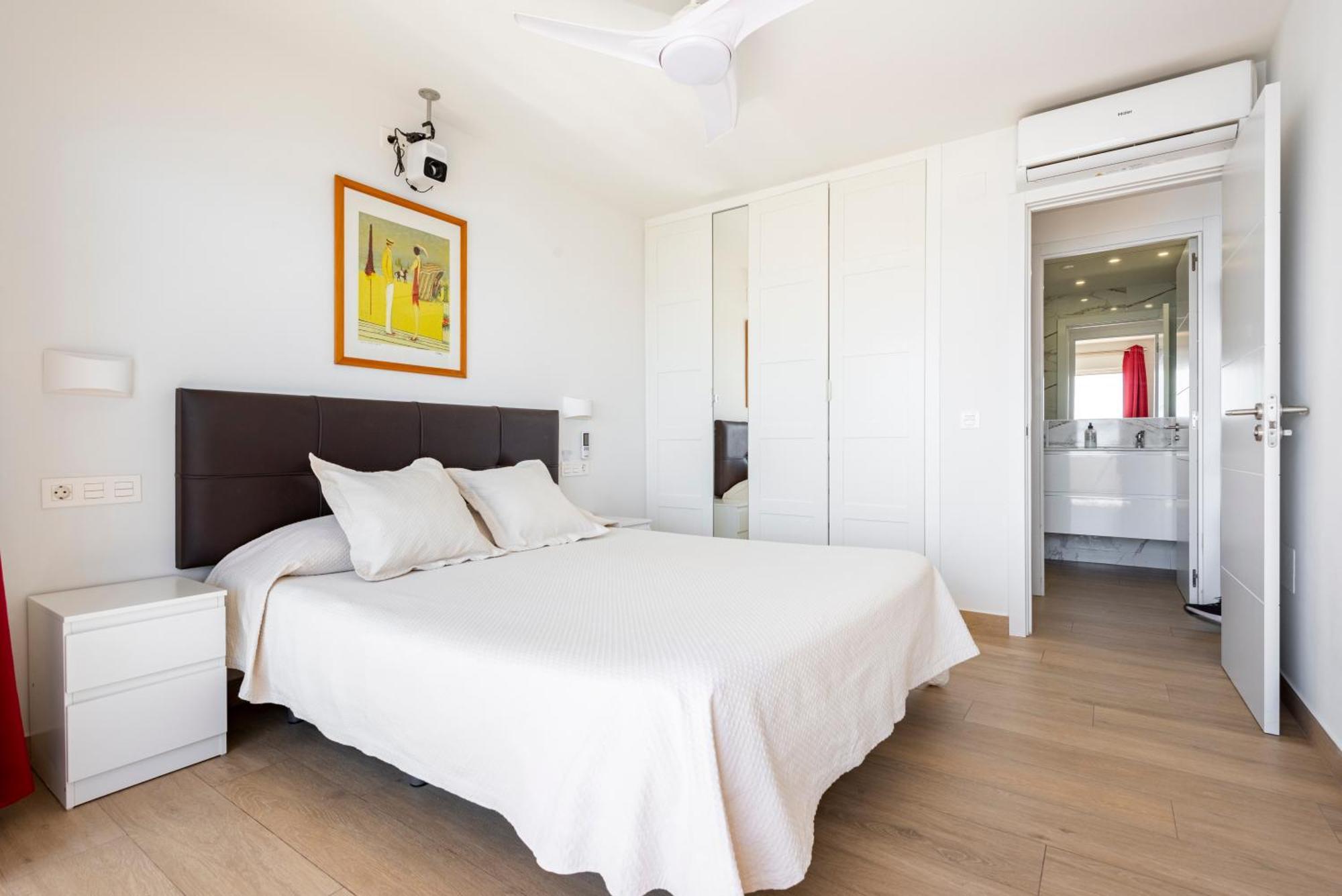 Apartamento Beachfront -- New Luxury -- 1ª Linea Playa -- Center -- Private Parking -- Panoramic Sea Views -- *